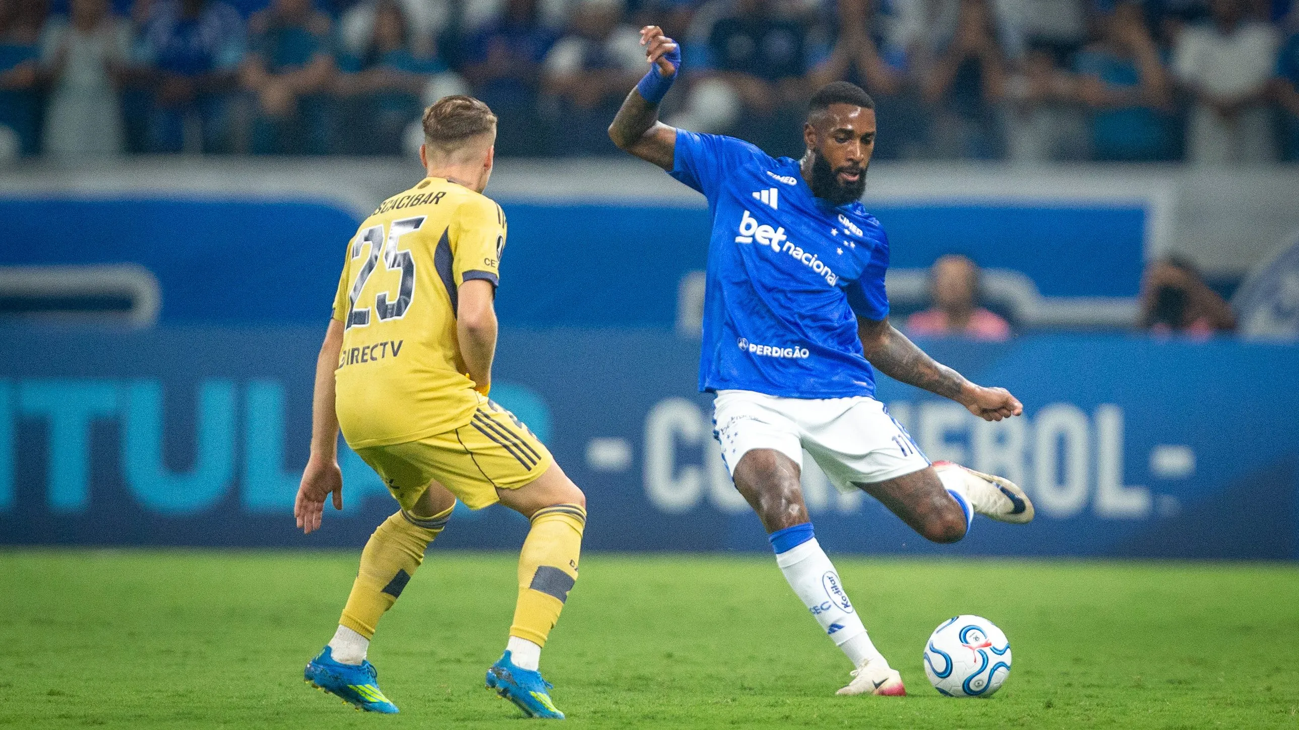 Gerson jogador do Cruzeiro durante partida contra o Boca Juniors no estadio Mineirao pelo campeonato Copa Libertadores 2026. Foto: Fernando Moreno/AGIF