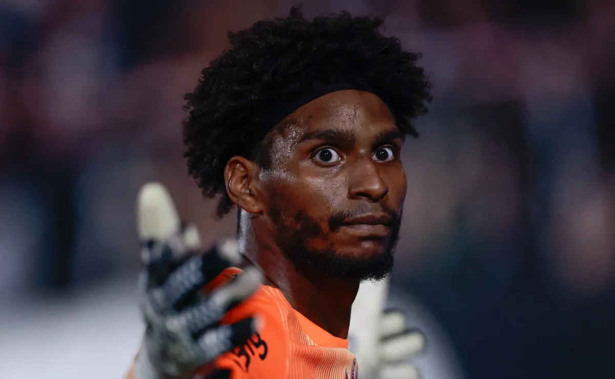 Weverton ganha espaço e pode deixar Hugo Souza fora da convocação da Seleção Brasileira
