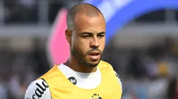 Mayke jogador do Santos durante aquecimento antes da partida contra o Corinthians no estadio Vila Belmiro pelo campeonato Paulista 2026.
