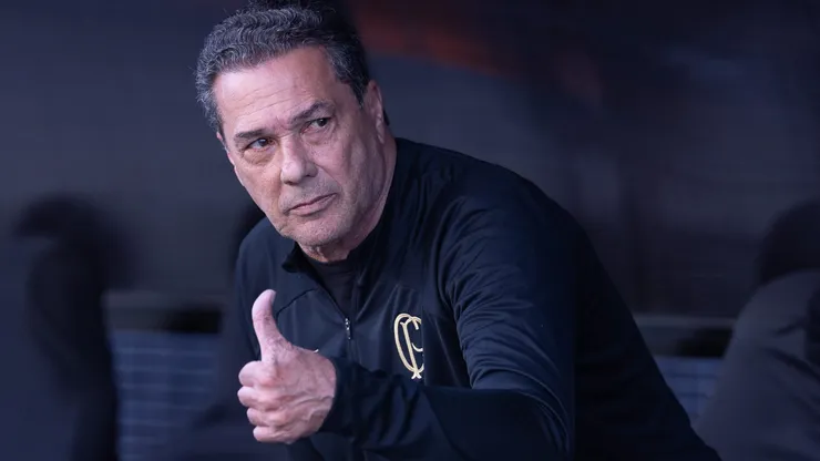 Luxemburgo saiu em defesa de Neymar.