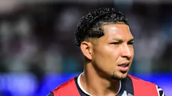 Rony durante aquecimento antes de jogo do Peixe.