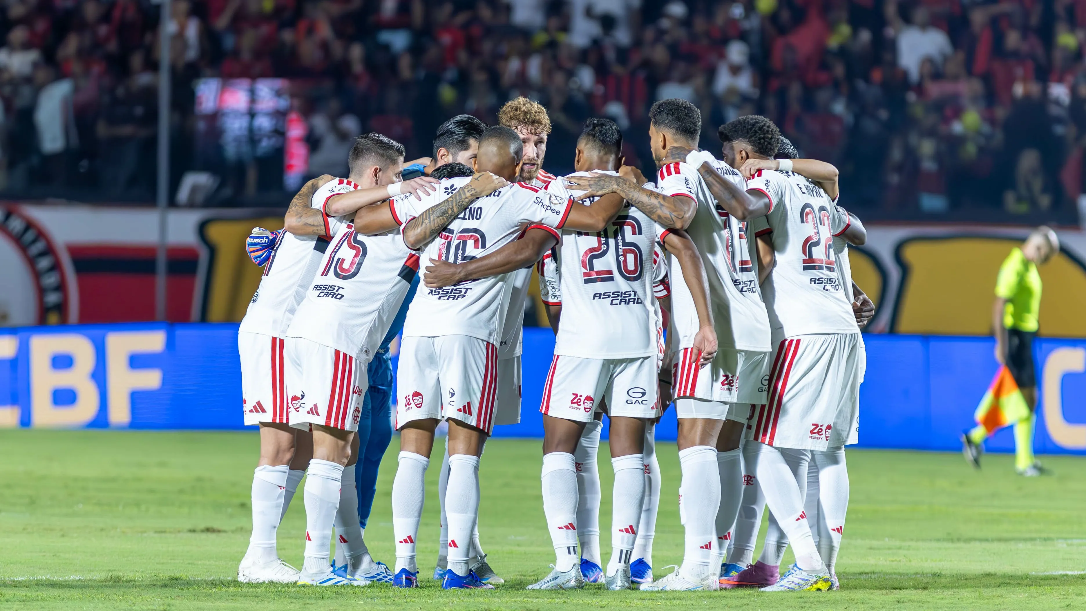 Jogadores do Flamengo posam para foto antes na partida contra Vitoria no estadio Barradao pelo campeonato Copa Do Brasil 2026. Foto: Marcio Jose/AGIF