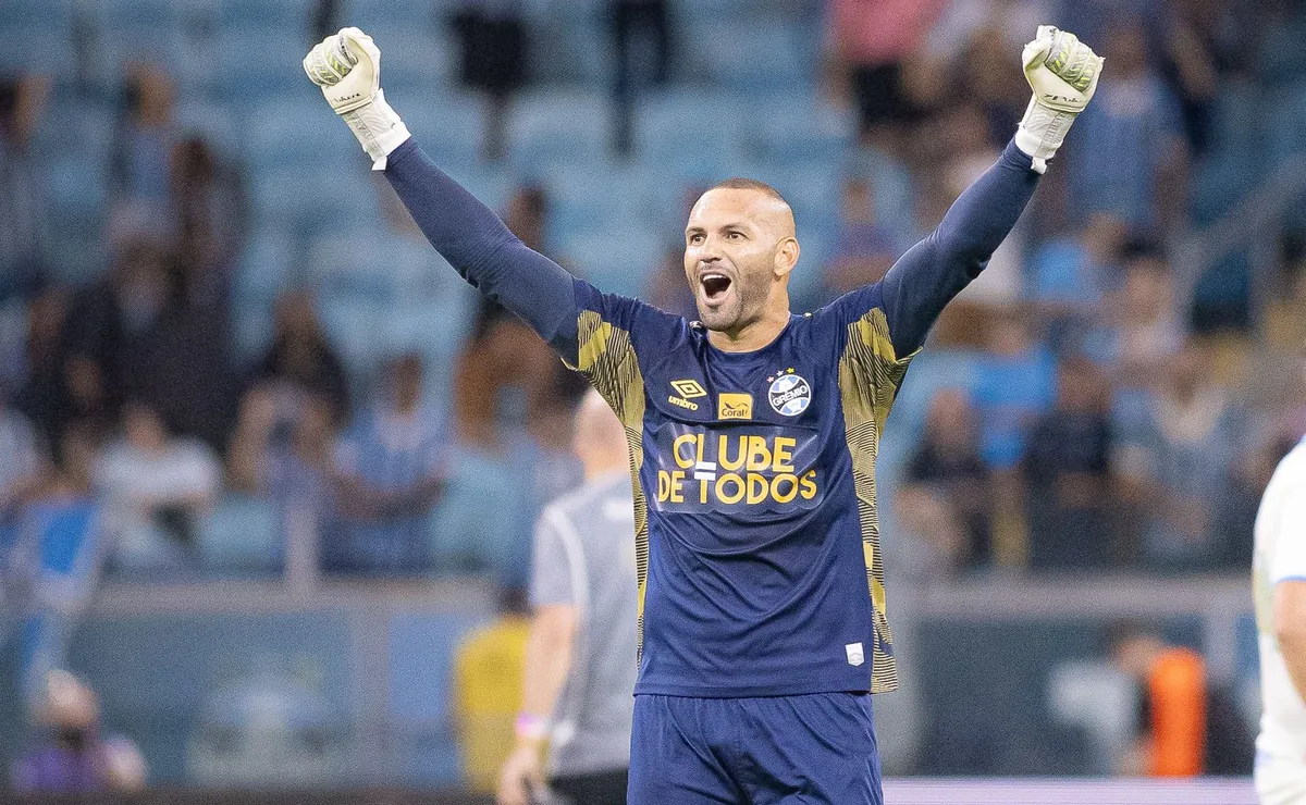 Weverton, do Grêmio, é convocado por Carlo Ancelotti para disputar a Copa do Mundo de 2026