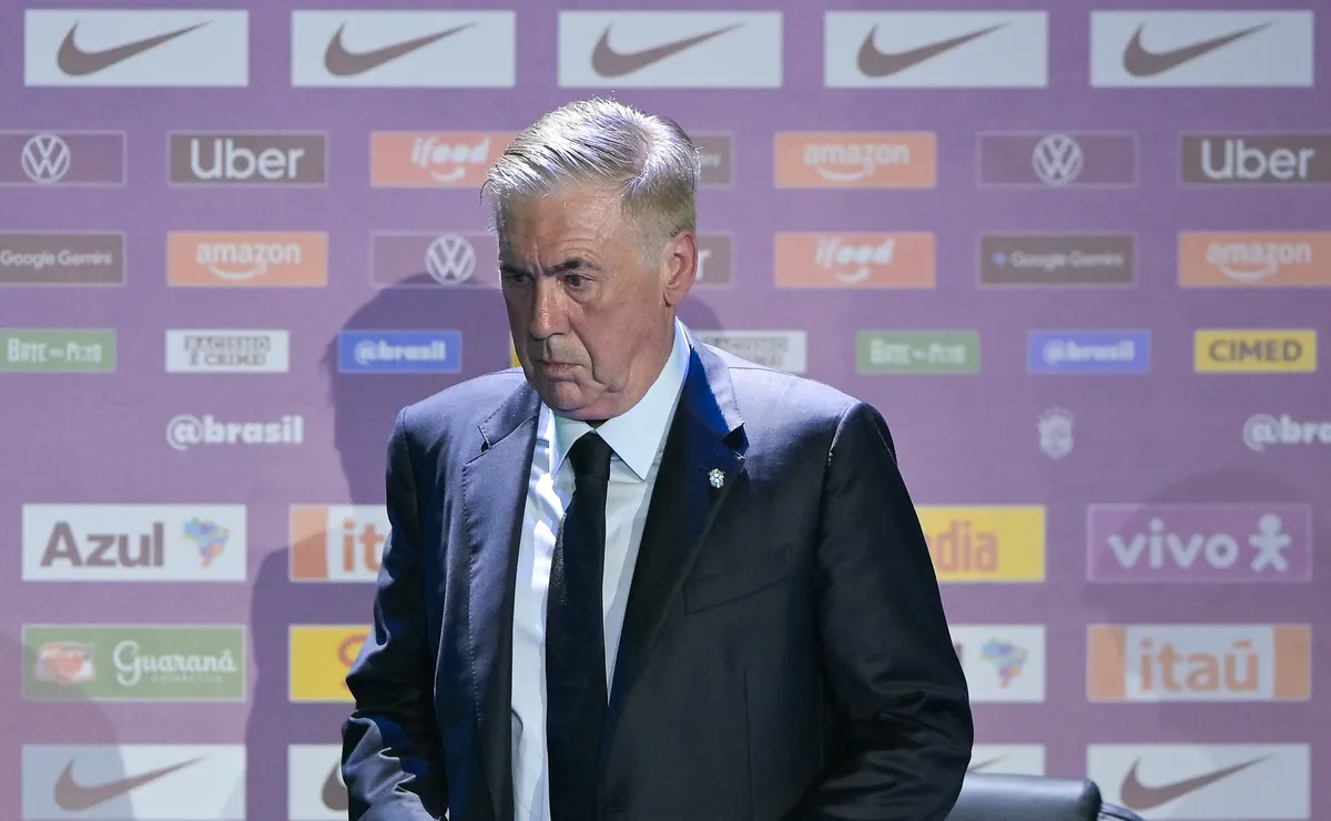 Ancelotti dá detalhes sobre jogo visto do Flamengo para convocações de Paquetá e Léo Pereira