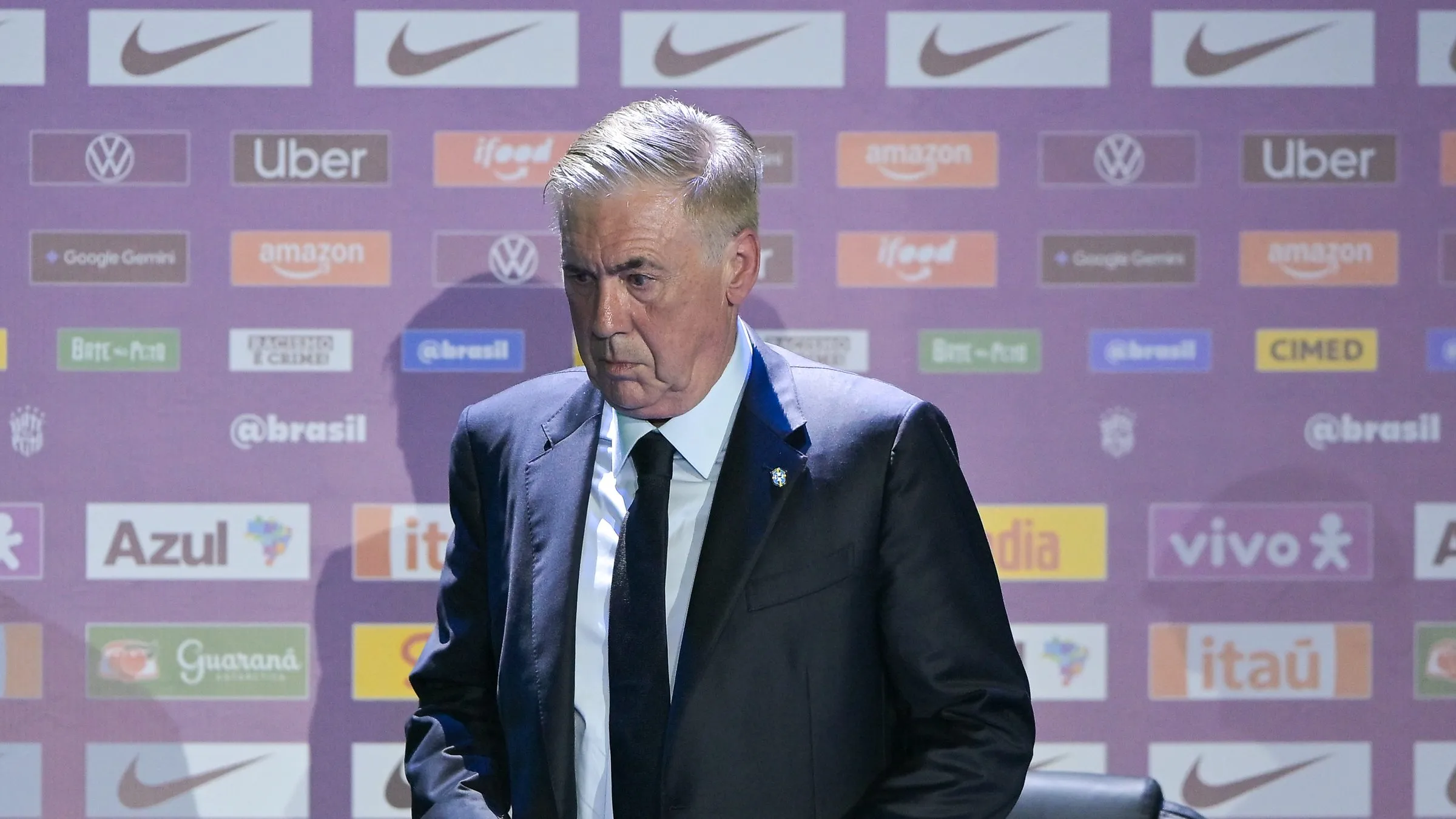 Ancelotti durante a coletiva