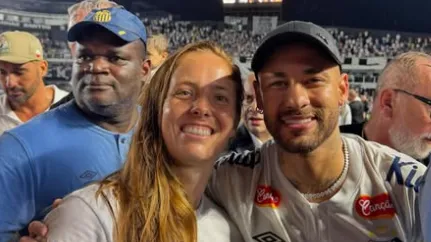 Ketlen, atacante do Santos, em selfie com Neymar