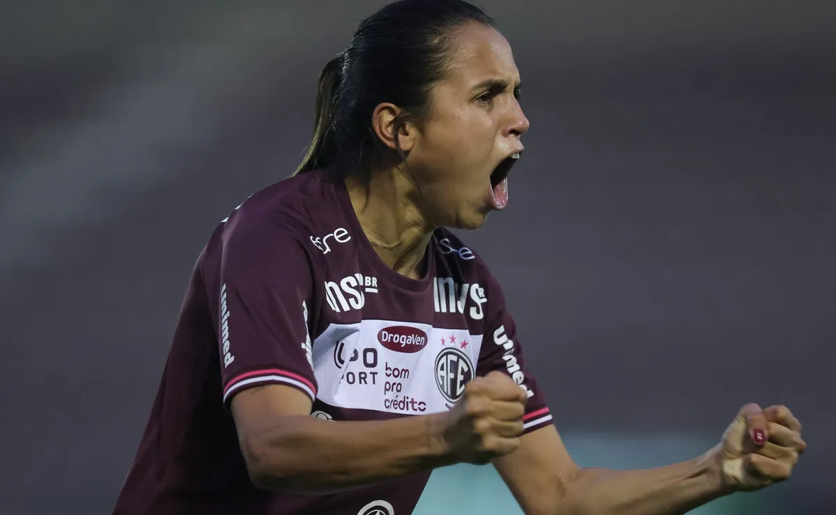 Ferroviária domina o Vitória, vence por 2 a 0 na Fonte Luminosa e se consolida no G-8