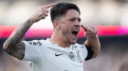 Garro jogador do Corinthians comemora seu gol durante partida contra o Botafogo. Foto: Jorge Rodrigues/AGIF