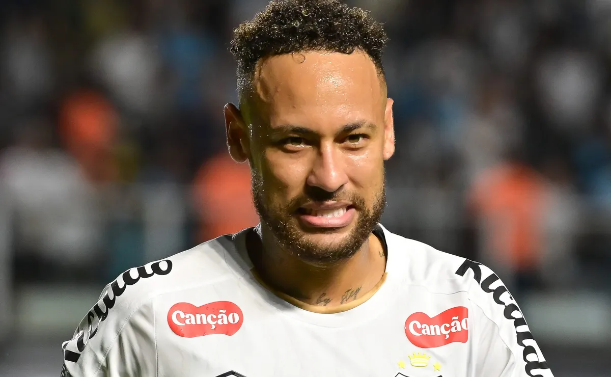 Neymar liga alerta de lesão no Santos e avalia jogos por medo de perder a Copa