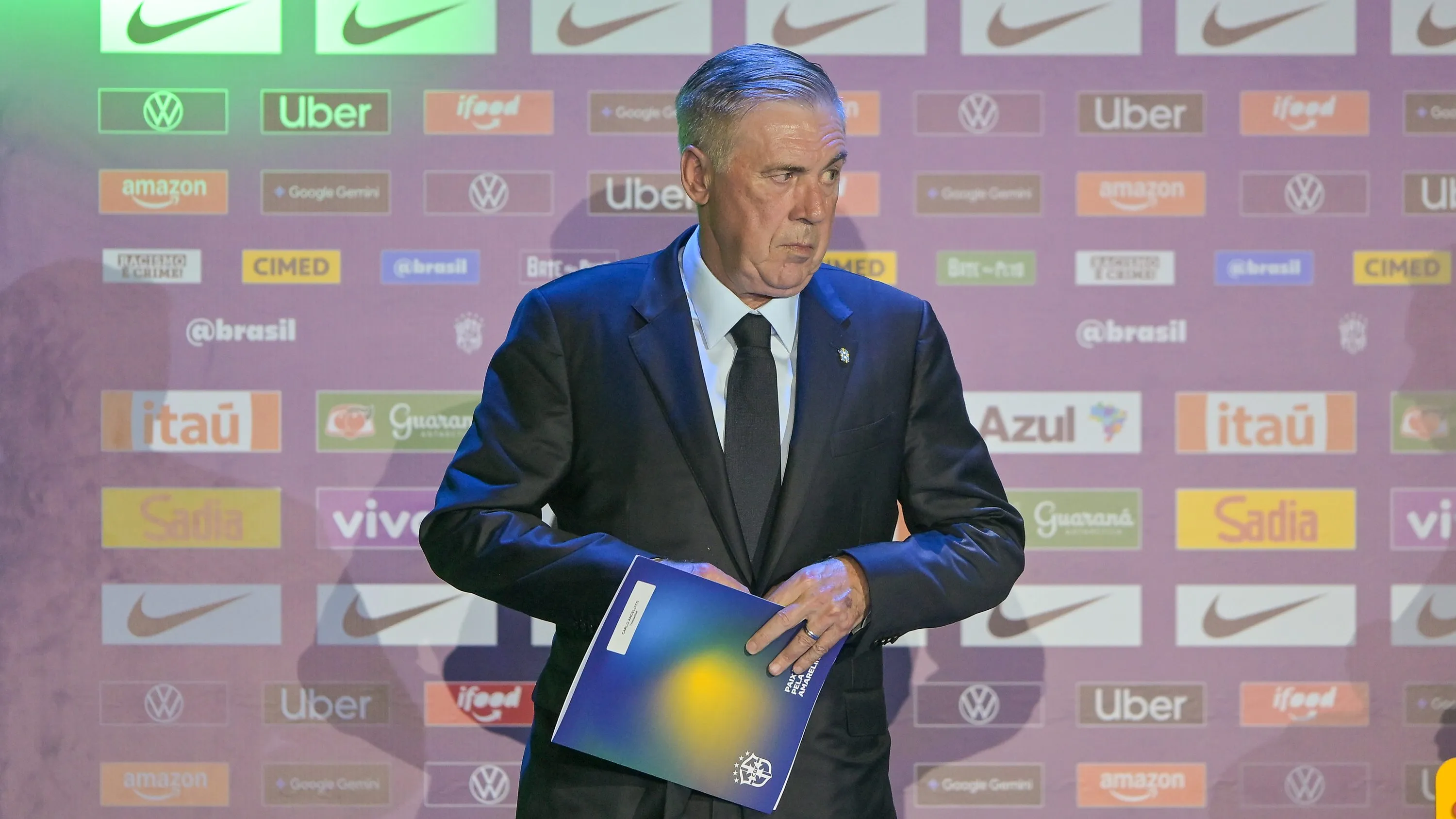 Ancelotti se prepara para anunciar os seus escolhidos no Museu do Amanhã – Foto: Thiago Ribeiro/AGIF