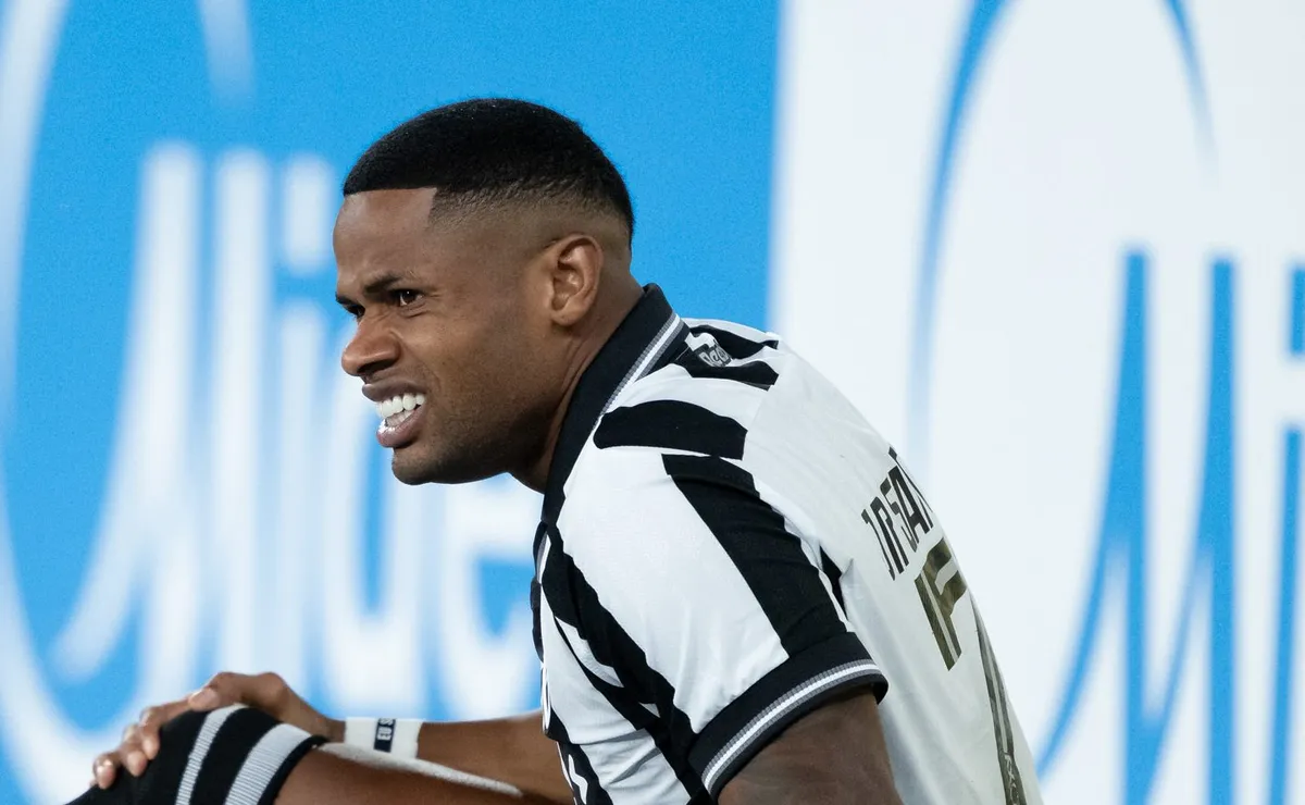 Júnior Santos preocupa o Botafogo e só deve voltar após a Copa do Mundo