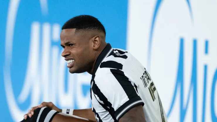 Junior Santos jogador do Botafogo durante partida contra o Racing no estadio Engenhao pelo campeonato Copa Sul-Americana 2026.