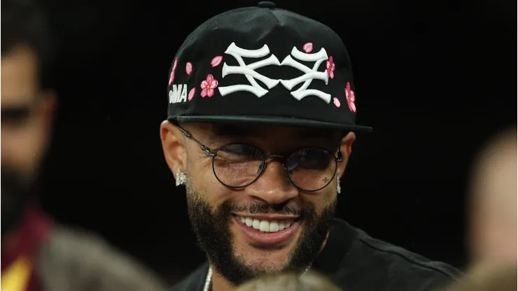 Memphis Depay tem permanência incerta no Corinthians.