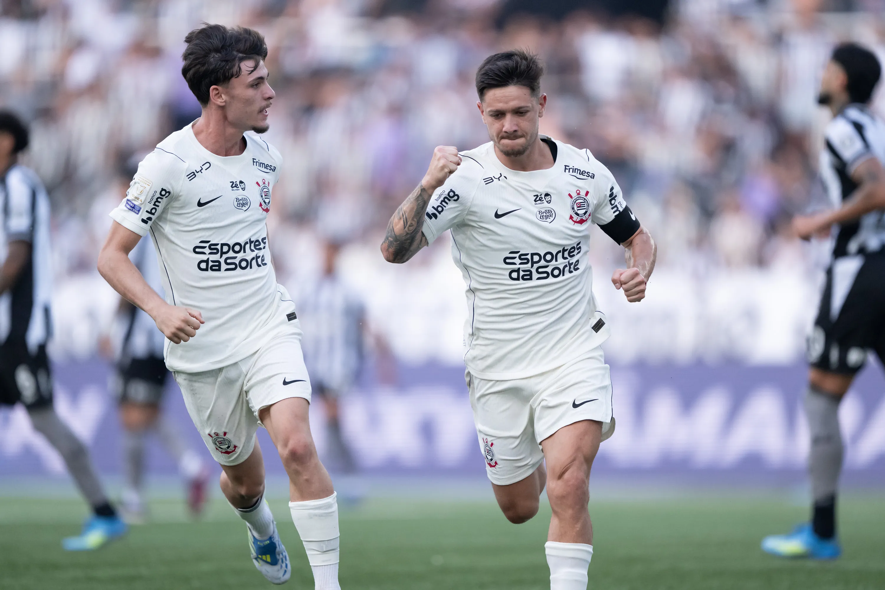 Garro comemora seu gol pelo Corinthians, na derrota para o Botafogo. Foto: Jorge Rodrigues/AGIF