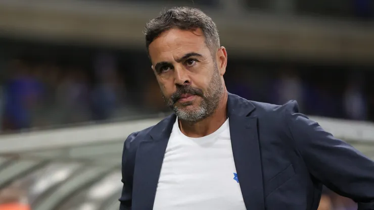 Artur Jorge tecnico do Cruzeiro durante partida contra o Vitoria no estadio Mineirao pelo campeonato Brasileiro A 2026.
