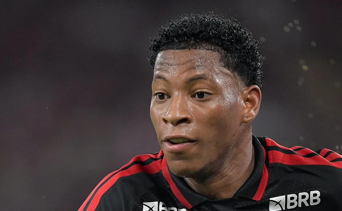 Flamengo aguarda valorização de Gonzalo Plata na Copa e mira venda por até R$ 88 milhões