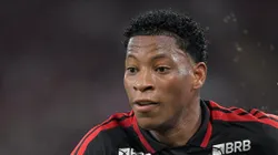 Plata durante jogo do Mengão no Campeonato Carioca.