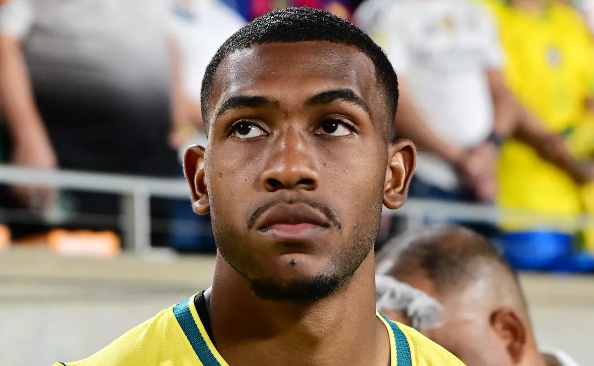 Rayan faz questão de agradecer Fernando Diniz por convocação para a Copa do Mundo nesta segunda (18)