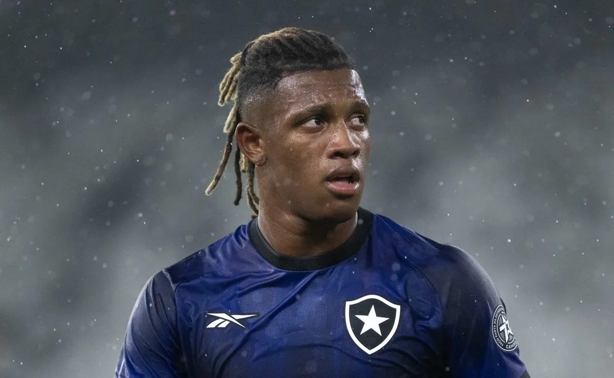 Flamengo supera Palmeiras em proposta de R$ 187 milhões por Danilo