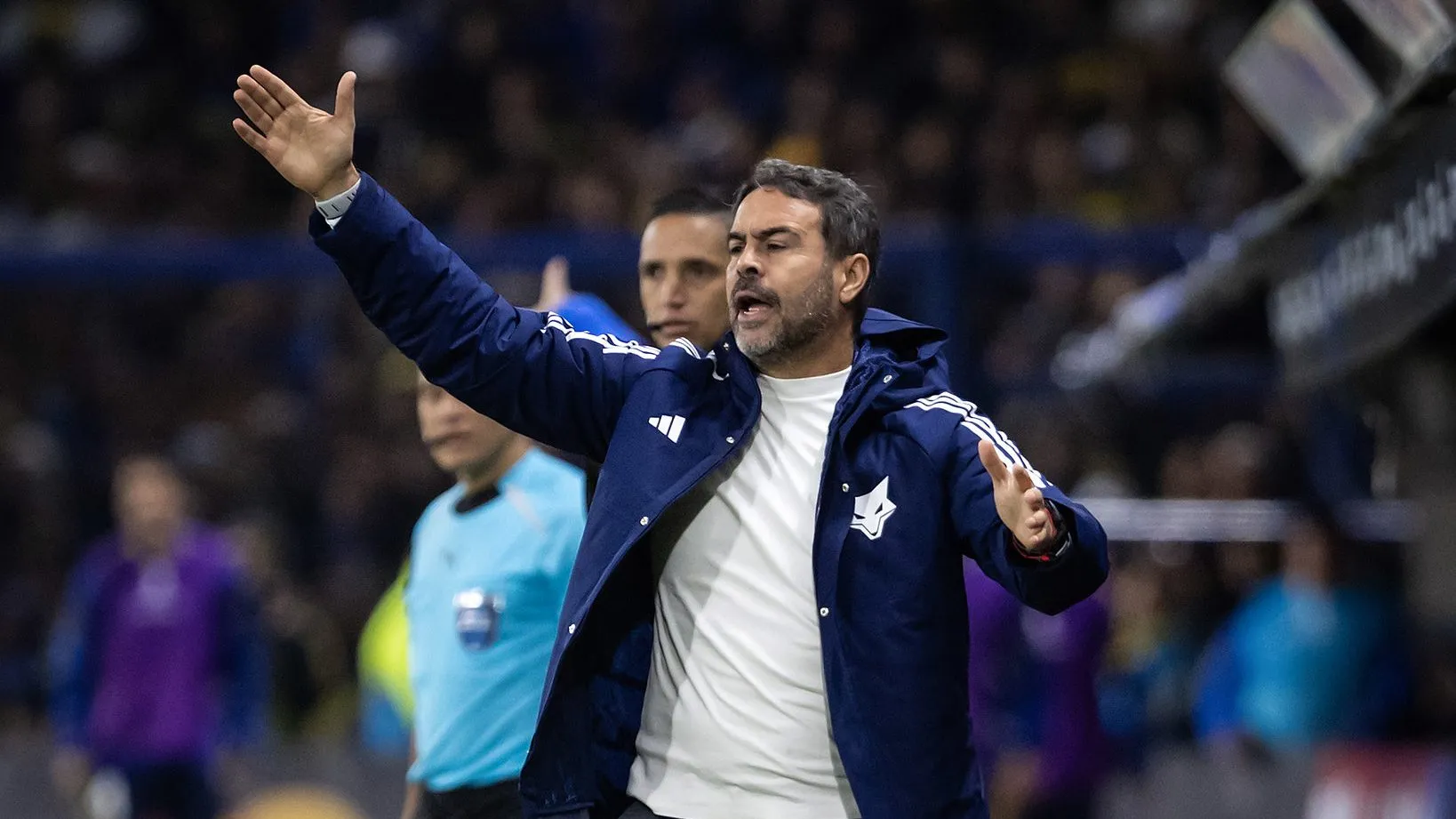 Artur Jorge, técnico do Cruzeiro em partida contra o Boca Juniors em La Bombonera. Foto: Gustavo Aleixo/Cruzeiro