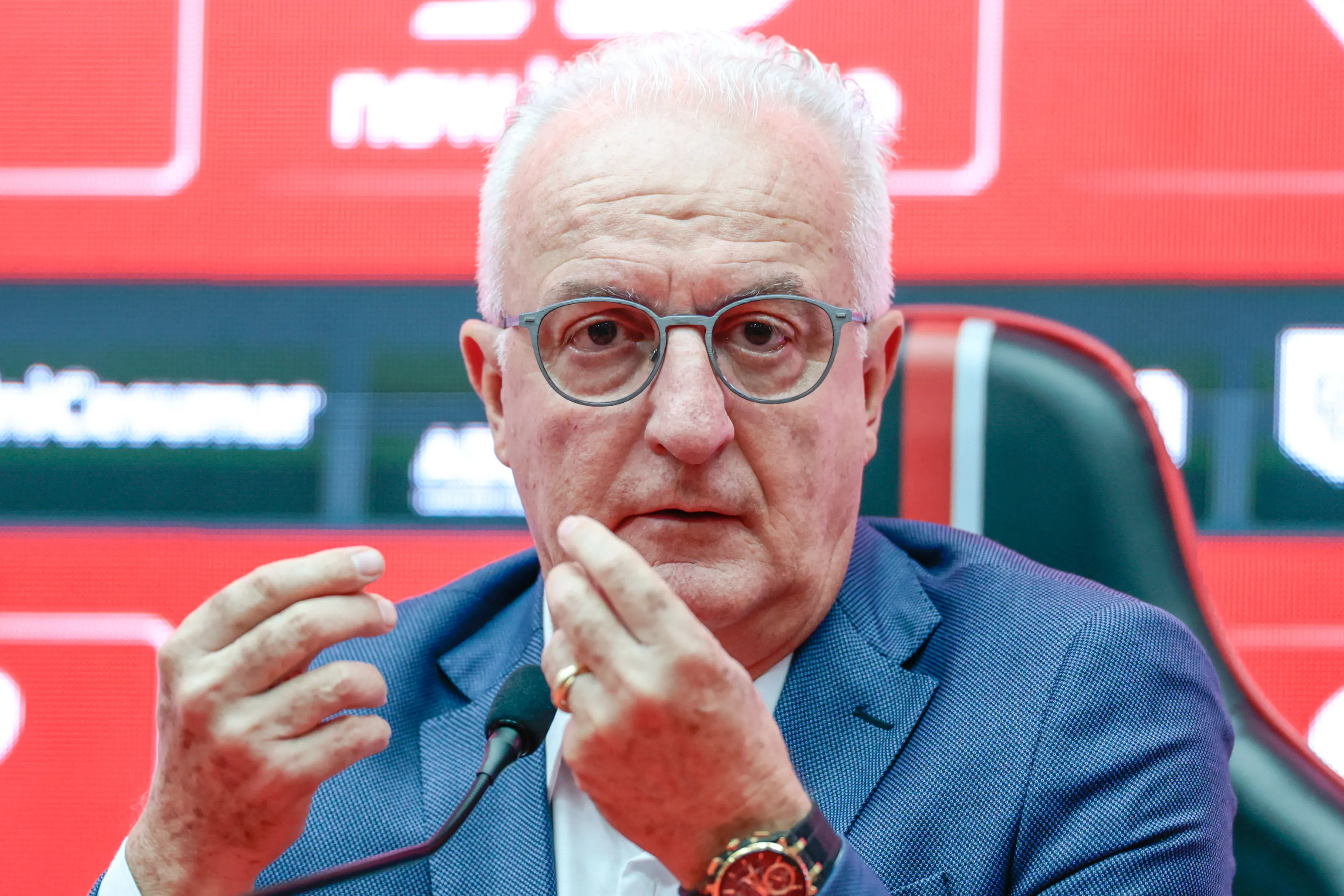 Dorival Jr. durante sua apresentação oficial como técnico do São Paulo.  Foto: Marcello Zambrana/AGIF