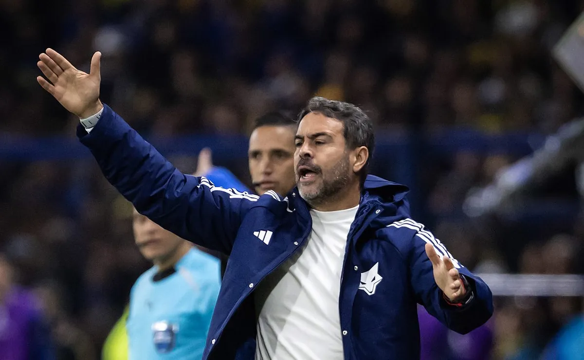 Artur Jorge não se cala sobre postura da arbitragem em Cruzeiro X Boca Juniors