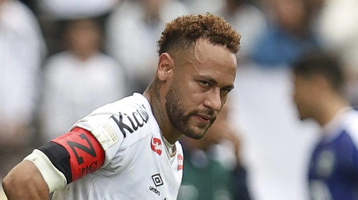 Neymar tem problema na panturrilha. Foto: Ricardo Moreira/Getty Images