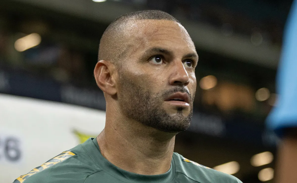 Grêmio busca solução com a CBF para não perder Weverton em partida contra o Corinthians