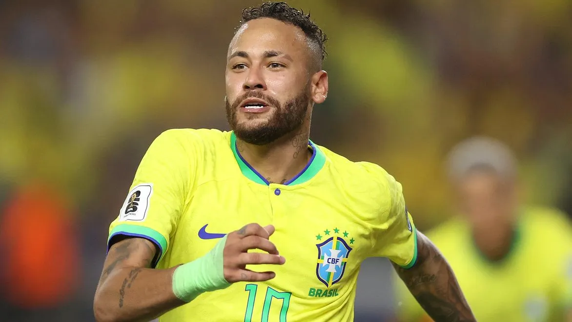 Neymar corre para comemorar um de seus 79 gols pela Seleção Brasileira – Flickr Oficial CBF