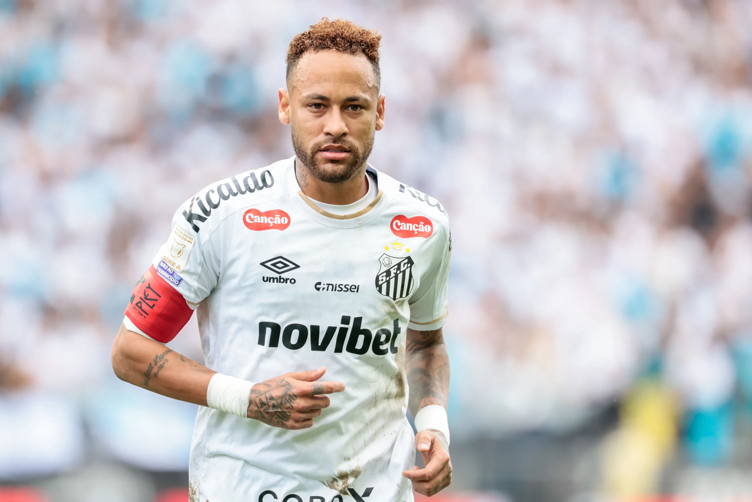 Neymar em ação no último compromisso. Foto: Marcello Zambrana/AGIF