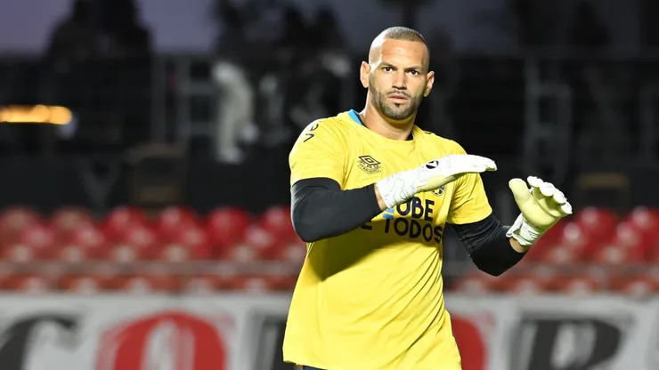 Brasil segue rivais da Copa e aposta em goleiros experientes para o Mundial — Foto Jota ErreAGIF