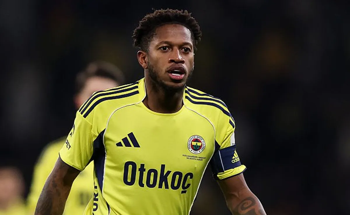 Alvo do Atlético, Fred indica permanência no Fenerbahçe após publicação nas redes