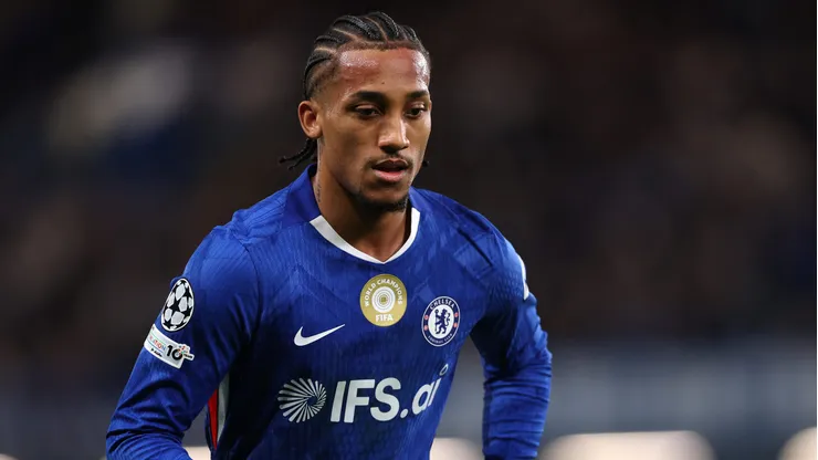 - João Pedro, atacante do Chelsea.