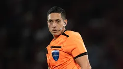 O arbitro Jesus Valenzuela durante partida entre Flamengo e Racing no estadio Maracana pelo campeonato Copa Libertadores 2025.