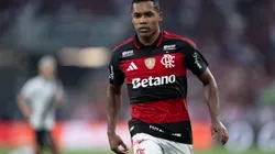 RJ - RIO DE JANEIRO - 03/05/2026 - BRASILEIRO A 2026, FLAMENGO X VASCO - Alex Sandro jogador do Flamengo durante partida contra o Vasco no estadio Maracana pelo campeonato Brasileiro A 2026. Foto: Jorge Rodrigues/AGIF