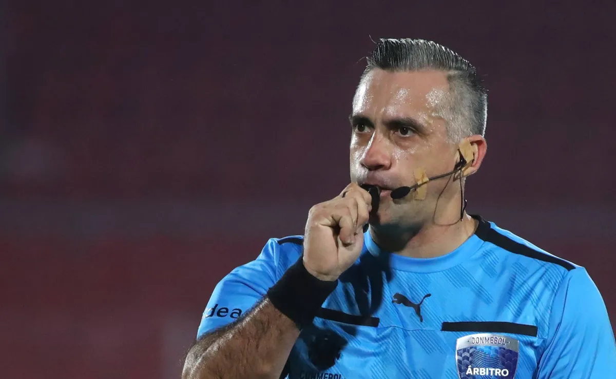 Arbitragem de Grêmio x Palestino tem pouca experiência internacional e alta média de cartões