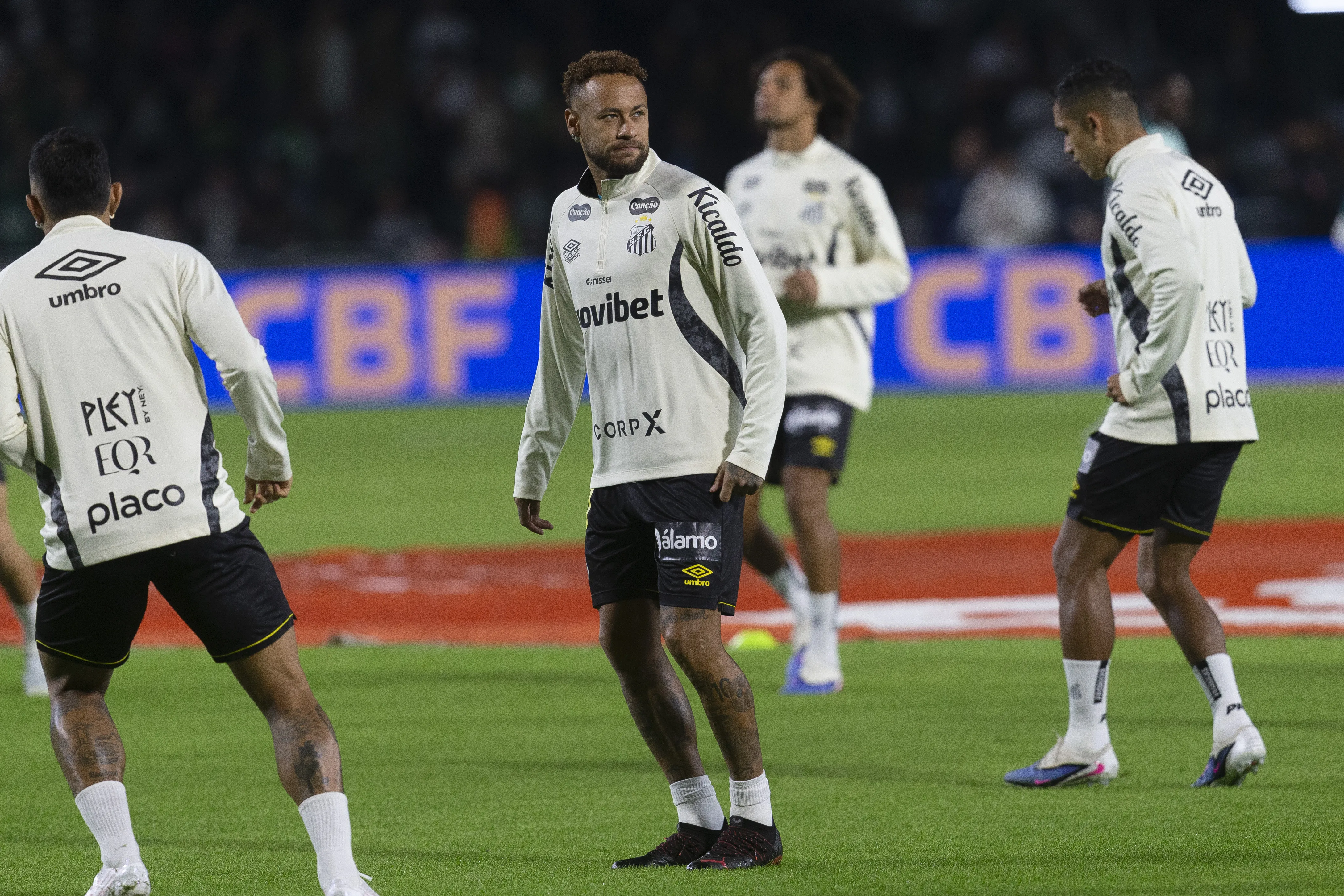 PR – CURITIBA – 13/05/2026 – COPA DO BRASIL 2026, CORITIBA X SANTOS – Neymar jogador do Santos durante aquecimento antes da partida contra o Coritiba no estadio Couto Pereira pelo campeonato Copa Do Brasil 2026. Foto: Hedeson Alves/AGIF