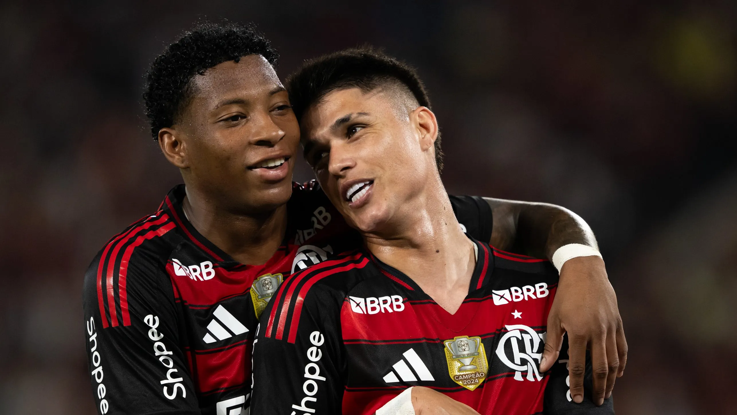 Foto: Jorge Rodrigues/AGIF – Luiz Araújo e Gonzalo comemorando gol do CRF.