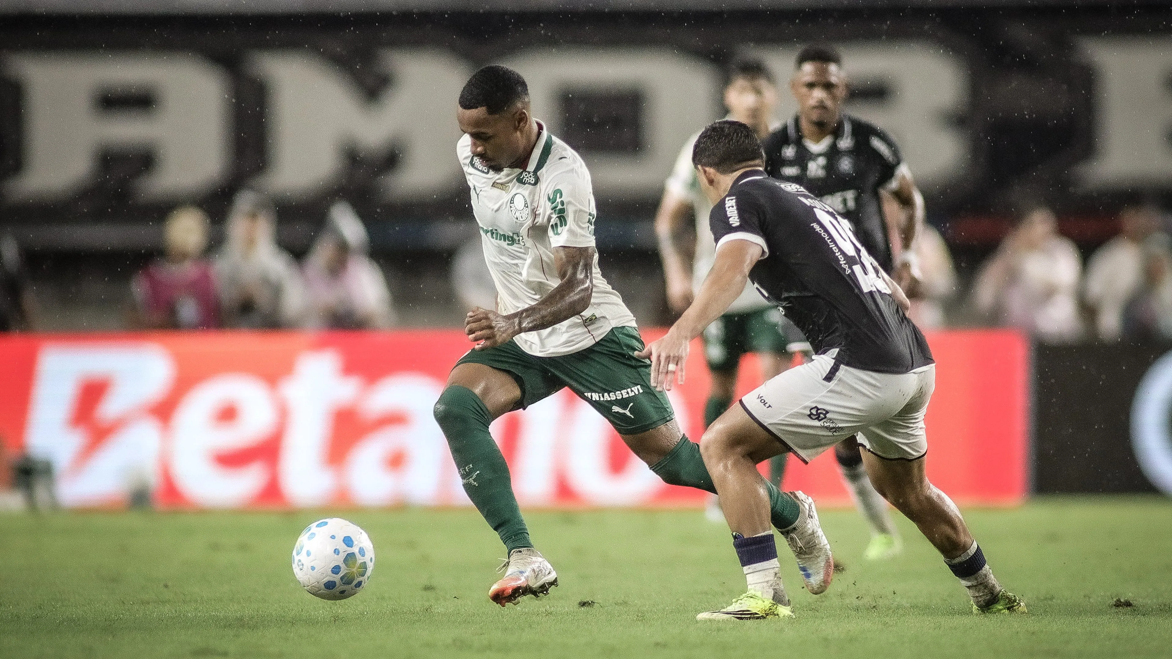 Abel Ferreira vem preferindo Allan ao invés de Jhon Arias - Foto: Fernando Torres/AGIF.