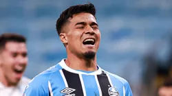 Matias Arezo jogador do Gremio lamenta cobranca de penalti perdida durante partida contra o Sportivo Luqueno no estadio Arena do Gremio pelo campeonato Copa Sul-americana 2025. Foto: Maxi Franzoi/AGIF