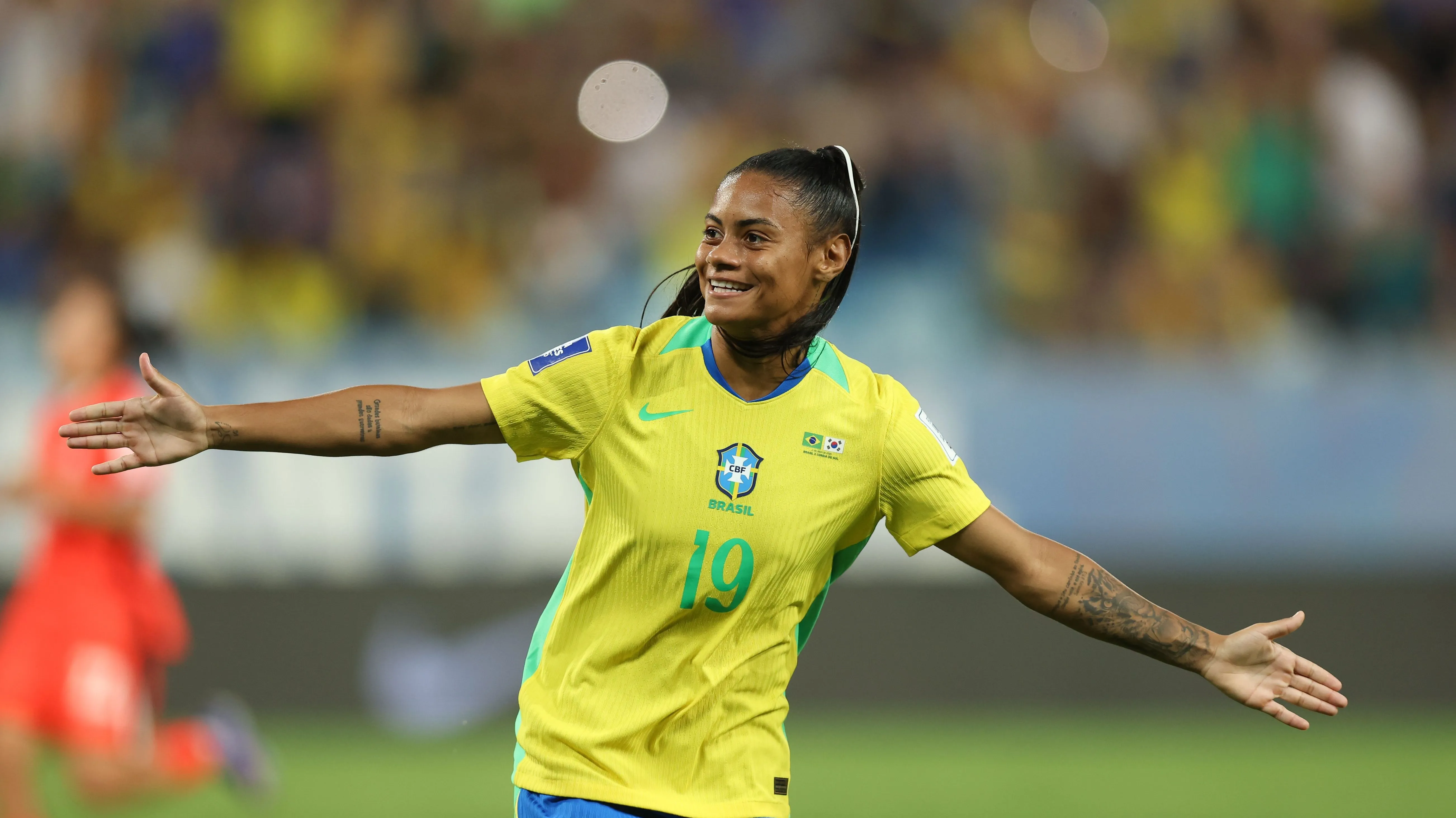 Taina Maranhão em campo pela Seleção Feminina