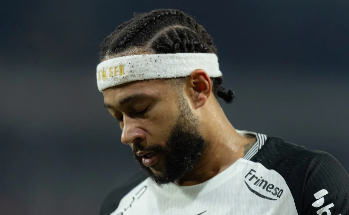 Permanência de Memphis Depay é pedida pela torcida do Corinthians nas redes sociais