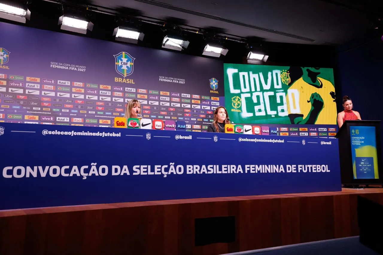Camilla Orlando e Cris Gambaré durante convocação. Foto: Luciana Vermell/CBF