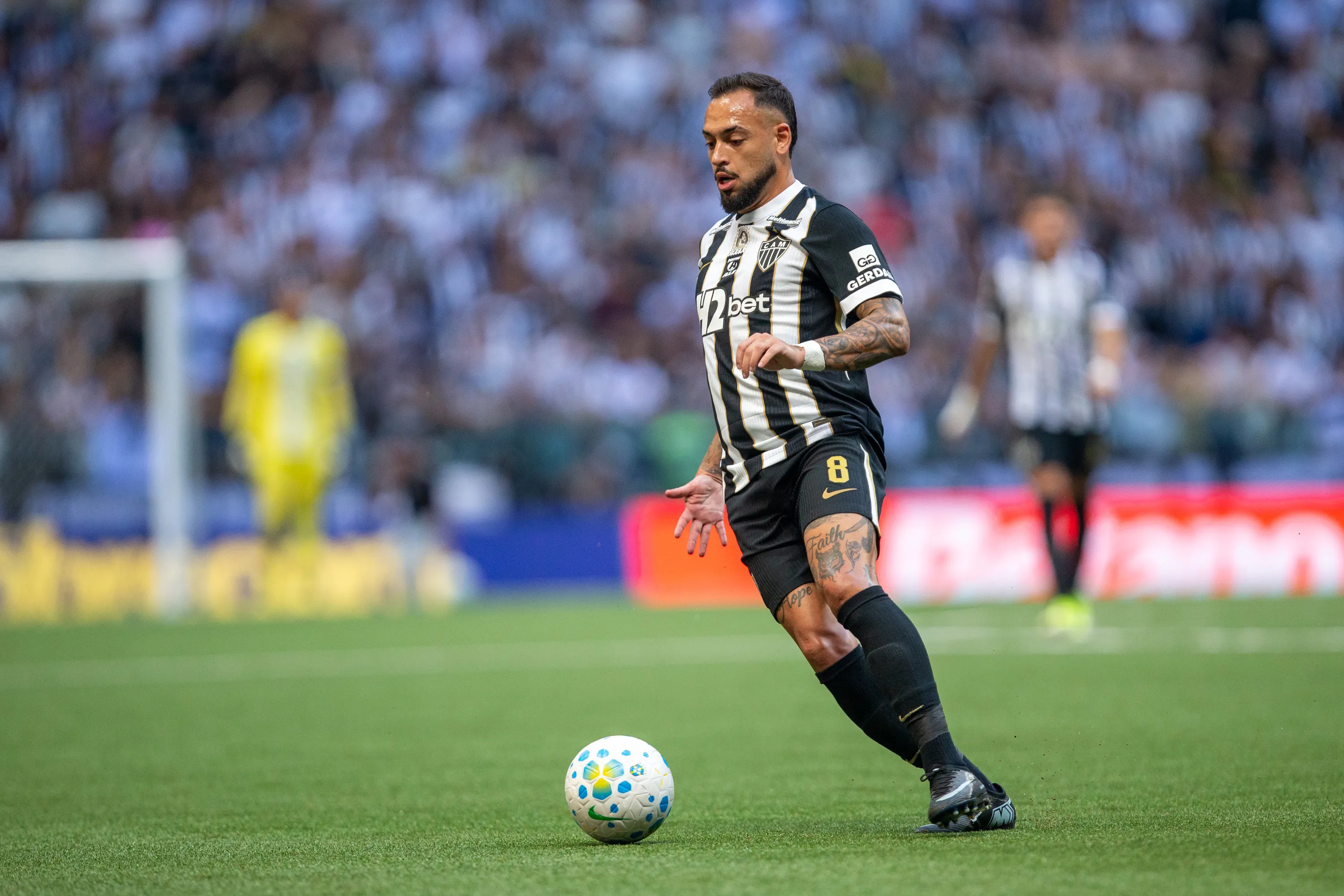 Maycon jogador do Atletico-MG durante partida contra o Botafogo no estadio Arena MRV pelo campeonato Brasileiro A 2026. Foto: Fernando Moreno/AGIF