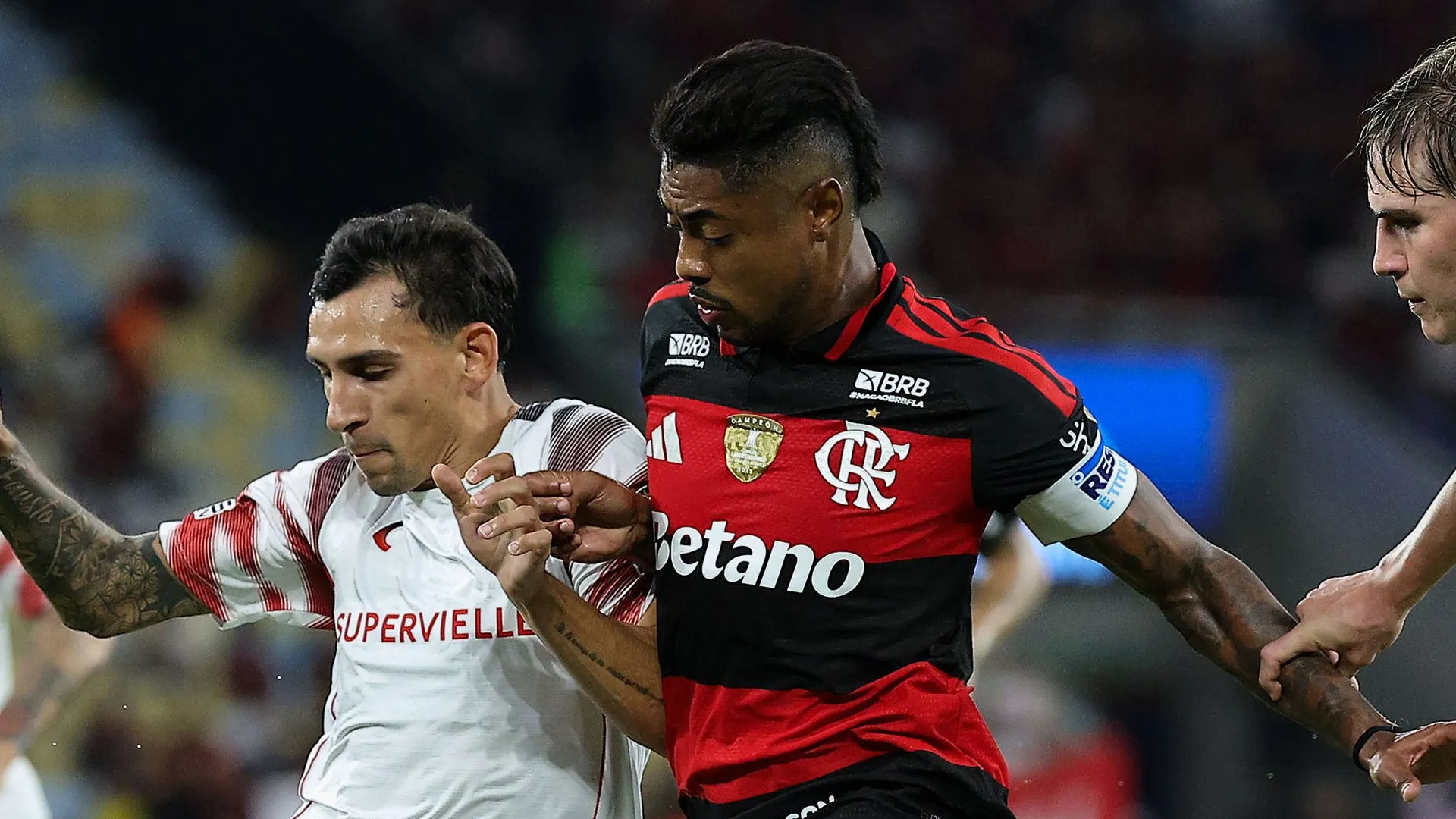Bruno Henrique, atacante do Flamengo atuando com o Estudiantes (Foto: Wagner Meier/Getty Images)