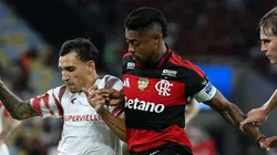 Bruno Henrique, atacante do Flamengo atuando com o Estudiantes (Foto: Wagner Meier/Getty Images)
