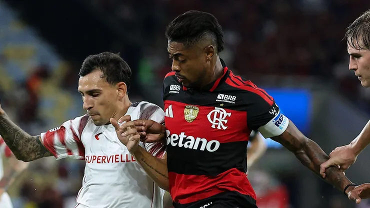 Bruno Henrique, atacante do Flamengo atuando com o Estudiantes (Foto: Wagner Meier/Getty Images)