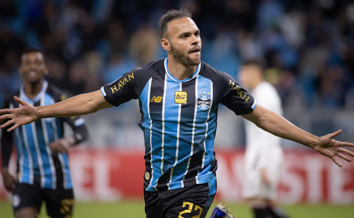 Braithwaite decide, Grêmio vence o Palestino e garante vaga no mata-mata da Sul-Americana