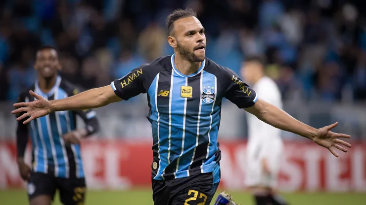 Martin Braithwaite jogador do Grêmio comemora seu gol durante partida contra o Palestino. Foto: Maxi Franzoi/AGIF