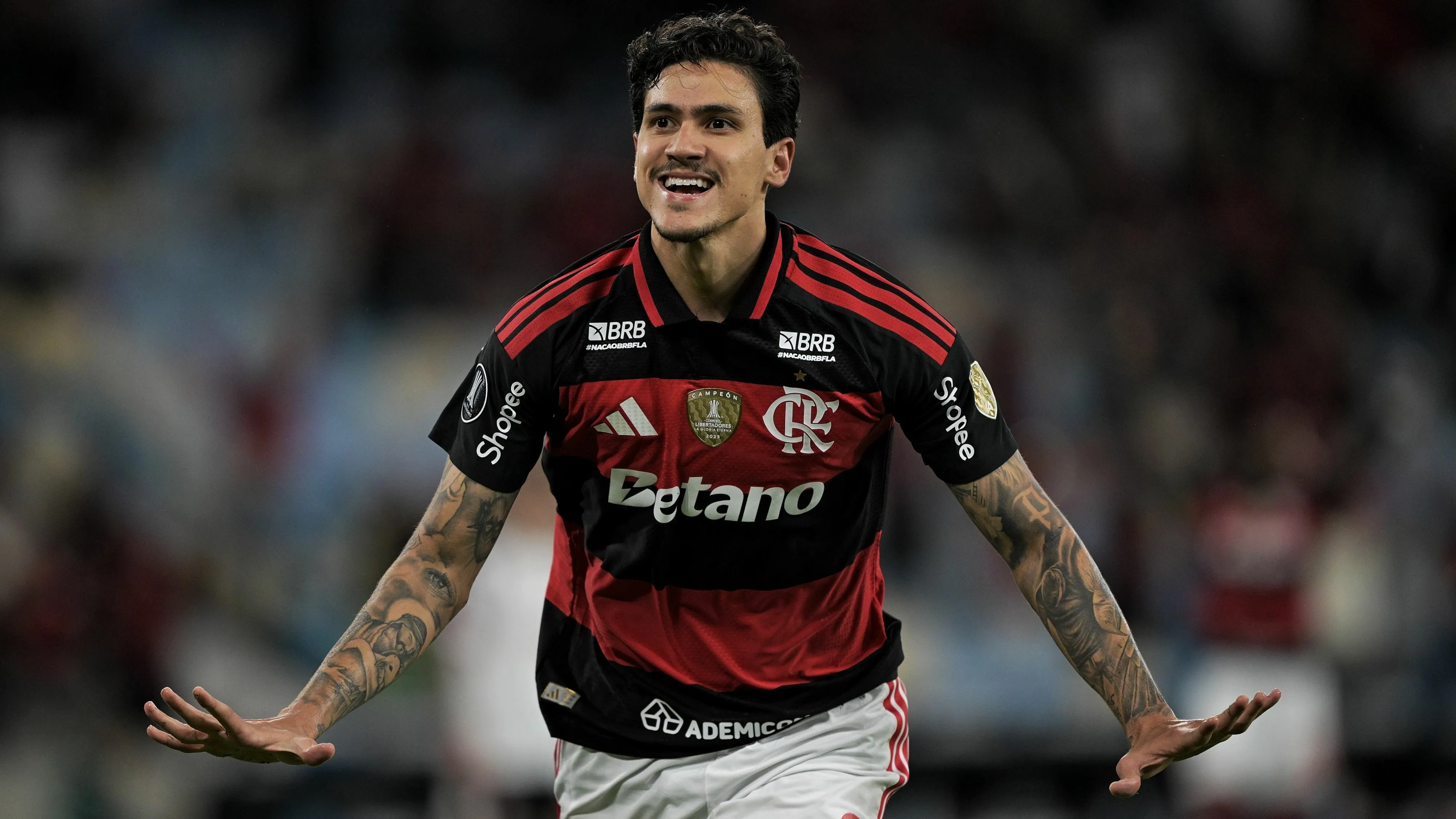 Pedro jogador do Flamengo comemora seu gol durante partida contra o Estudiantes no estadio Maracana pelo campeonato Copa Libertadores 2026. Foto: Jorge Rodrigues/AGIF